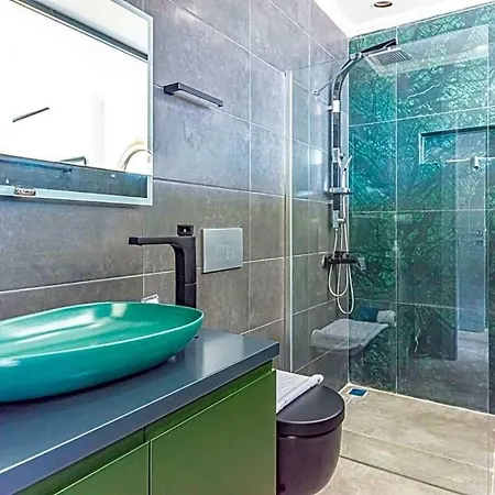 Sleeps 10 Pool Air Con Wifi * 칼칸
