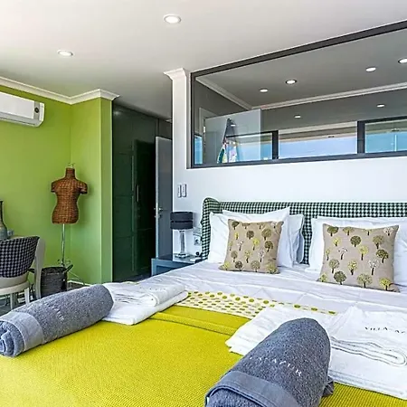 Sleeps 10 Pool Air Con Wifi