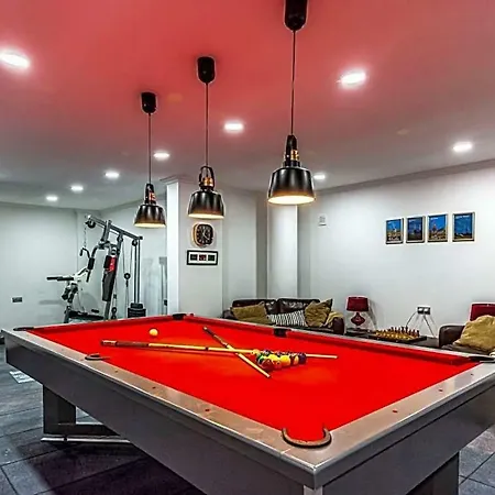 Sleeps 10 Pool Air Con Wifi 빌라 칼칸