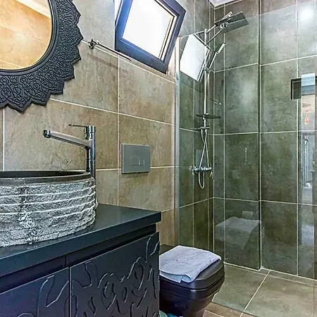 Sleeps 10 Pool Air Con Wifi