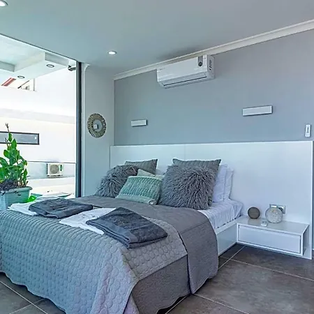 Sleeps 10 Pool Air Con Wifi