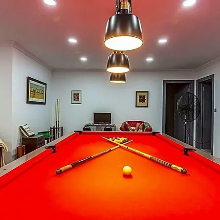 Sleeps 10 Pool Air Con Wifi 빌라