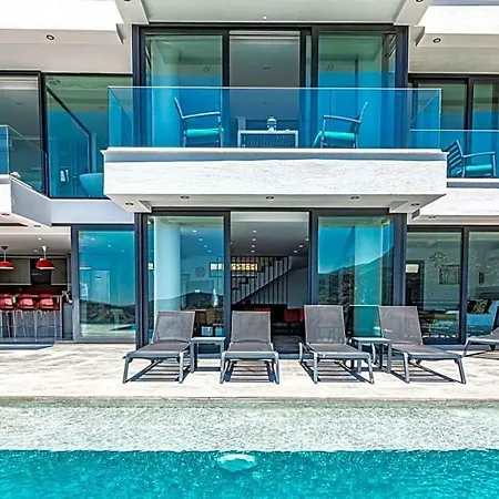 Sleeps 10 Pool Air Con Wifi *